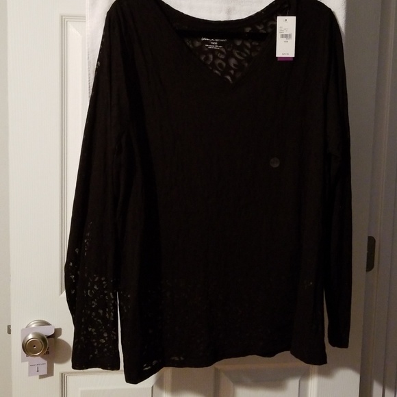 Lane Bryant NWT v-neck sz 18/20 - Picture 1 of 3